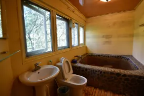 Mhuwe hotspring - Bathroom