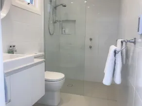 Apartments On The Park - Bathroom