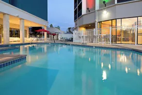 Holiday Inn Long Beach - Airport by IHG - Piscine