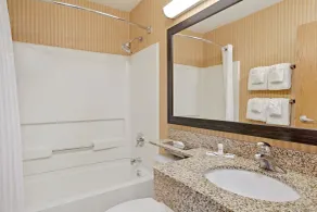 Microtel Inn & Suites by Wyndham Charleston - Salle de bain