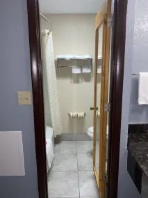 Econo Lodge Lafayette near University - Salle de bain