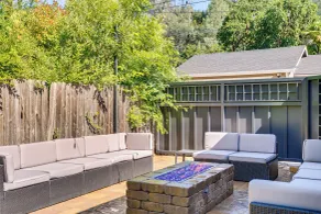 Walk to Park & Aquatic Center: Airy Redding Home! - Interiør