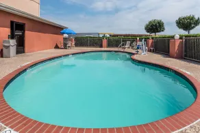 Super 8 by Wyndham Fort Worth North - Piscine