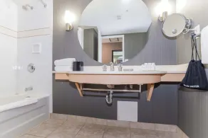 Sandman Signature Vancouver Airport Hotel & Resort - Salle de bain