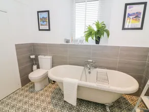 Rooftops - Bathroom