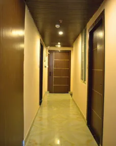 Ganga Riverfront Rooms And Banquet - Lobby