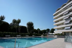 Wohnung mit hellem Balkon am Meer - Pool