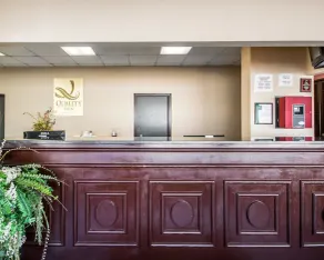 Quality Inn & Suites Elizabethtown - Hall