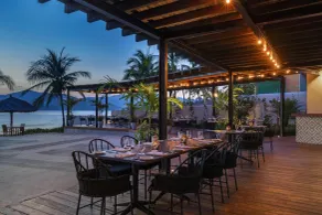 Thompson Zihuatanejo, A Beach Resort, by Hyatt - Restaurant