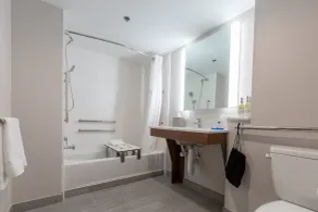 Holiday Inn Express & Suites Arlington North – Stadium Area by IHG - Badezimmer