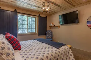 Uncle Chris Cabin by KABINO Air Conditioning Smart TVs Chefs Kitchen Spacious WiFi Grill Bills Island Reservoir Fishing - Chambre