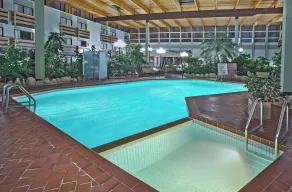 Baymont by Wyndham Red Deer - Piscine