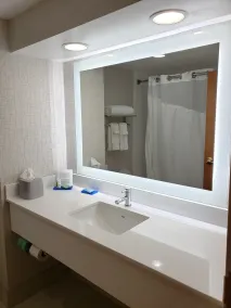 Holiday Inn Express Edgewood-Aberdeen-Bel Air - Salle de bain