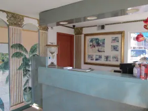 Deluxe Inn - Reception