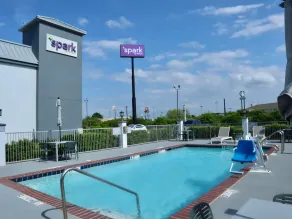Spark by Hilton Terrell - Piscine