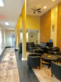 31 Street Broadway Hotel - Coin salon dans le hall