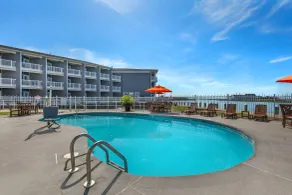 Comfort Suites Chincoteague Island Bayfront Resort - Piscine