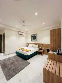 Royal Paris - Room