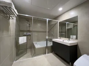 Jinhae Intercity Hotel - Bathroom