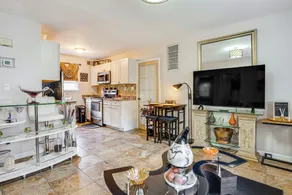 8 Mi to Long Beach: Cozy Apt w/ Fenced Yard! - Interior