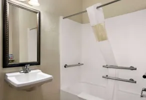 Baymont by Wyndham Elizabethtown - Salle de bain