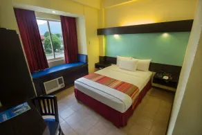 Microtel by Wyndham Batangas - Room