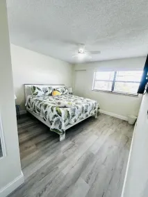 2BR Steps to Beach & Downtown w pool Unit 2 - Rum