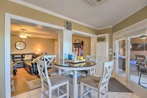 Luxe Lakefront Apartment w/ Shared Pool & Dock! - Innenbereich