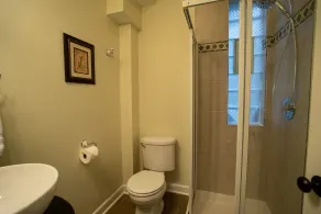 Old Town Suites Operated by Roscoe Village Guesthouse - Bathroom