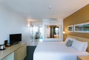 Ramada Hotel & Suites by Wyndham Ballina Byron - Room