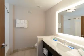 Holiday Inn Express & Suites - Dodge City by IHG - Salle de bain