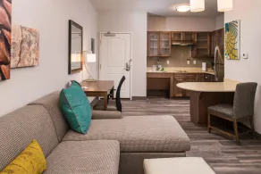 Staybridge Suites - Pecos by IHG - Chambre