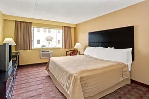 Howard Johnson by Wyndham Pikesville - Room