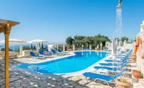«Captain Spiros Studios» avec vue sur la mer, balcon, climatisation et Wi-Fi - Piscine