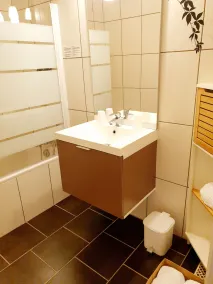 Logis Hôtel Saint Cyr - Baño