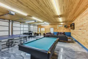600-sq-ft Deck! Hutchinson Retreat on 5 Acres - Innvendig