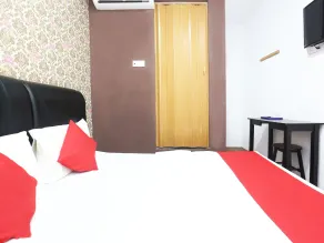 OYO 717 Mr J Hotel Wakaf Che Yeh 2 - Zimmer
