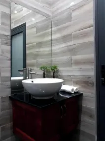 Adora Central Park hostel with rooftop and floating market tour - Bathroom