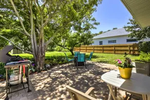 Walk to Beach: New Smyrna Beach Abode w/ BBQ! - Intérieur