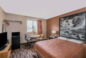 Super 8 by Wyndham Madison - Zimmer