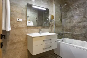 The Gate Hotel City Centre - Bathroom