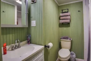 5-Acre Brantingham Property w/ Porch & Grill! - Interiör