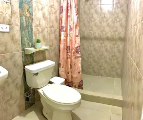 Hotel Casa Latina - Bathroom