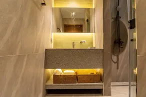 NEVER DIE VE - Bathroom
