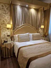 Hotel A La Commedia - Room