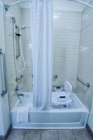 Candlewood Suites Fargo-North Dakota State University by IHG - Baño