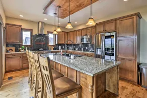 Game Room & Hot Tub: Luxe Grand Lake Retreat! - Intérieur