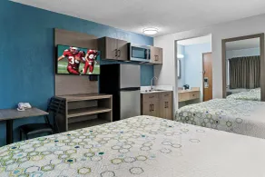 HomeTowne Studios by Red Roof Flint - Chambre