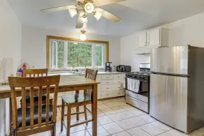 5 MI to Otter Lake: Home w/ Fire Pit & Yard - Innenbereich