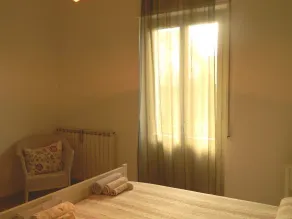 Bed And Roses - Room